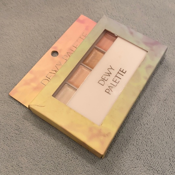 🍩Brand new DEWY PALETTE by URBAN OUTFITTERS - Picture 6 of 7
